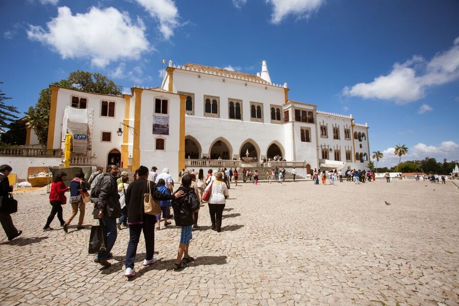 Sintra: Half-Day Tour with Royal Palace Ticket - The guide and multilingual format