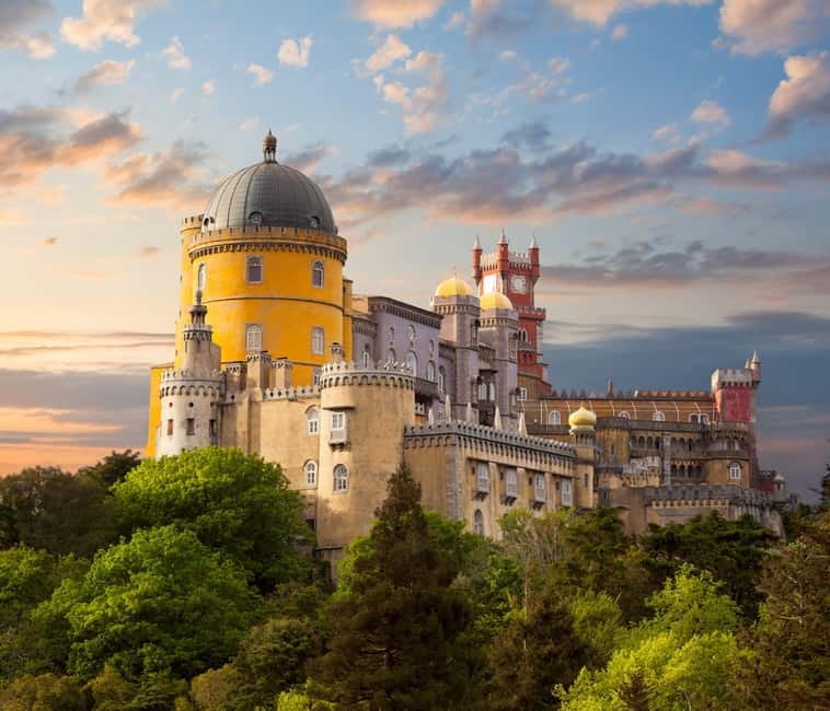 Sintra Hike: Past palaces and hidden paths. - The first 3 kilometers: a serious climb