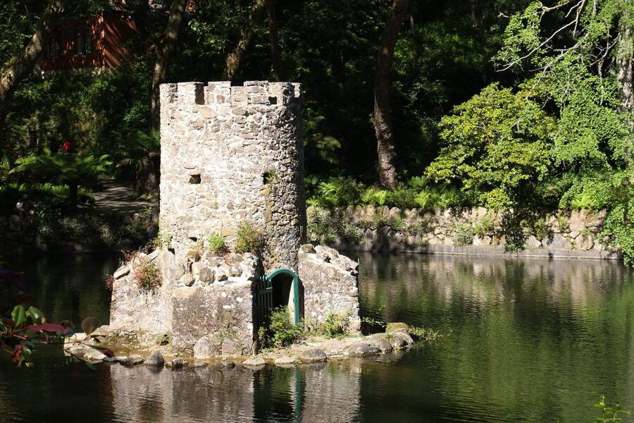 Sintra Palaces and Cascais Magical Experience Private Tour - Sintra old town and a practical lunch stop