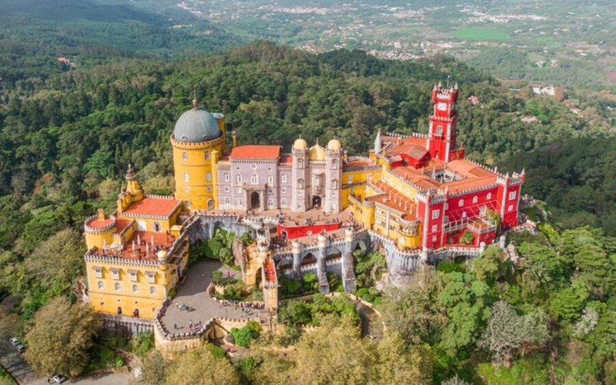 Sintra: Pena Palace, Moorish Castle, Regaleira, & Monserrate - Why Sintra works best with a private car