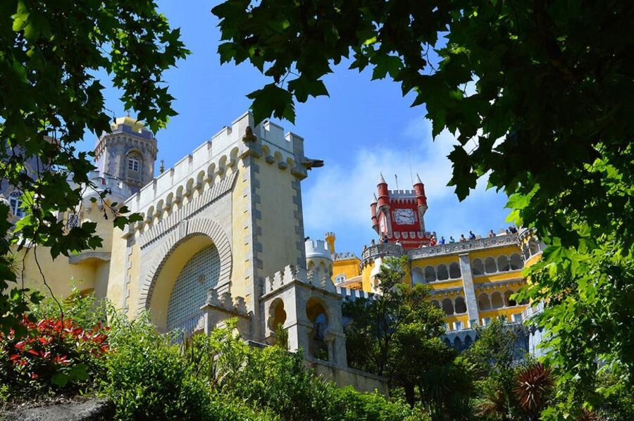 Sintra: Pena Palace, Moorish Castle, Regaleira, & Monserrate - Walking, weather, and practical preparation