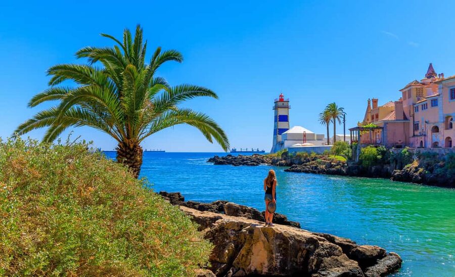 Sintra Small Group: Pena Palace, Moorish Castle & Cascais - Two relaxed hours in Cascais