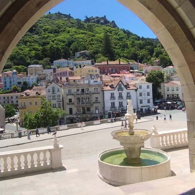 Sintra Unique Tour - Two Palaces and Azenhas do Mar - A quiet hour in Sintra town