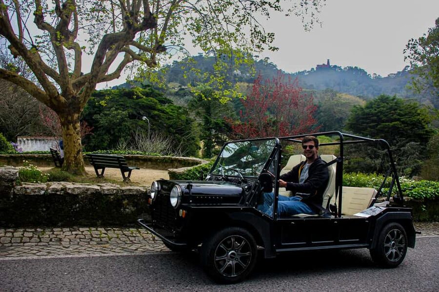 Sintra: Vintage electric Tuk Tuk tour, Pena Palace 4/5 hours - Guides, stories, and personal touches