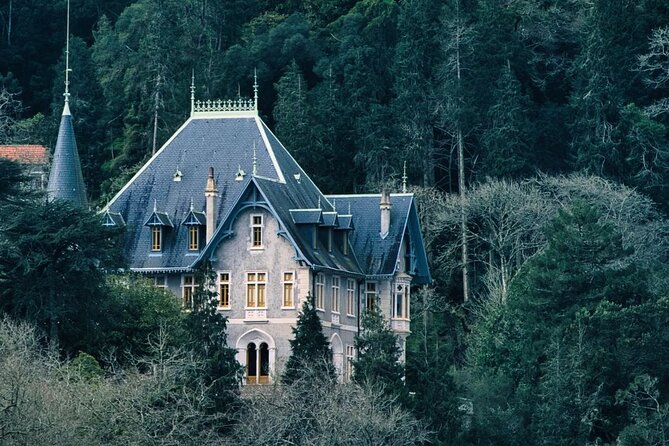 Sintra Walking Tour: Romantic Village & Palaces - Moorish design in the center of town