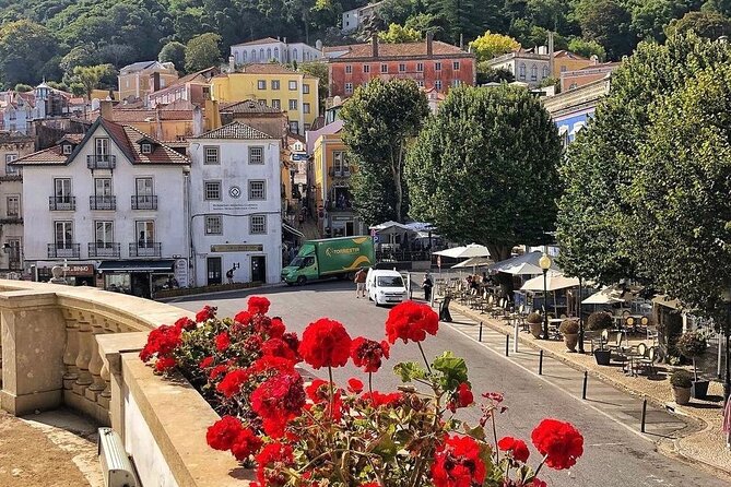 Sintra Walking Tour: Romantic Village & Palaces - The old streets, pillory, and São Martinho Church