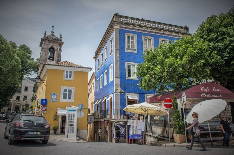 Sintra: Walking Tour with Palace, Castle, and Old Town Visit - The climb from the station