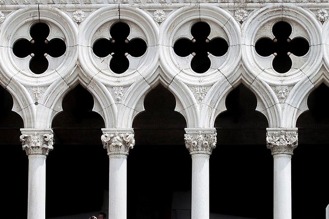 Skip the Line: Doge's Palace Guided Tour in Venice - The grand rooms and Venetian government