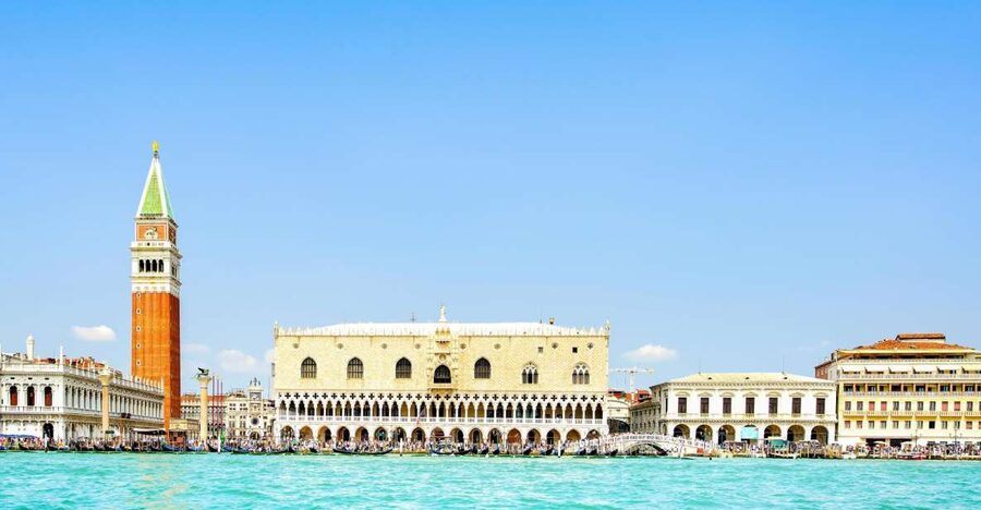 Skip-the-Line Guided Tour of Doge's Palace - Entering the palace with a group ticket