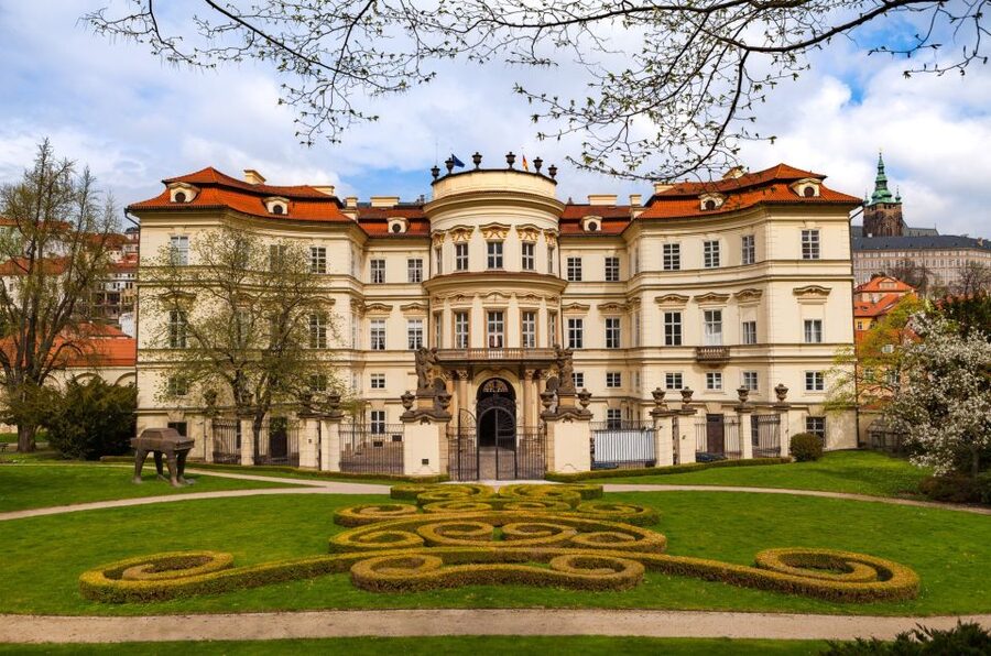 Skip-the-line Lobkowicz Palace Private Tour & Concert - Adding private transport with the three-hour option