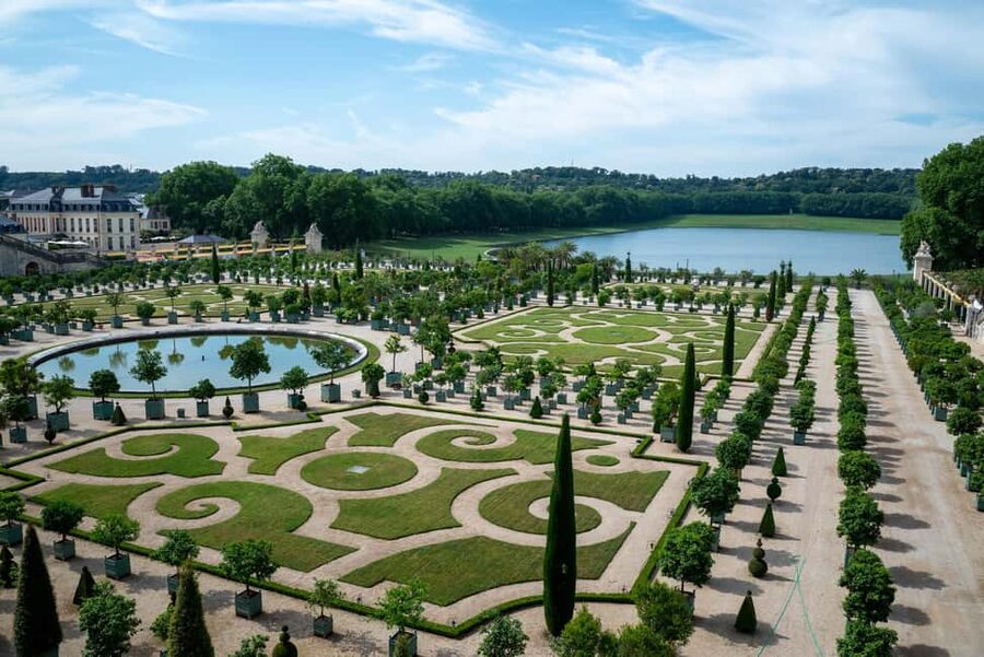 Skip-the-Line Versailles Palace & Garden Tour with Transport - Key points to know