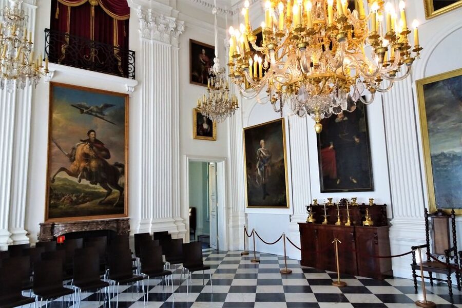 Skip-the-Line Wilanow Palace and Gardens Private Tour Warsaw - Two hours without transport, three hours with transport