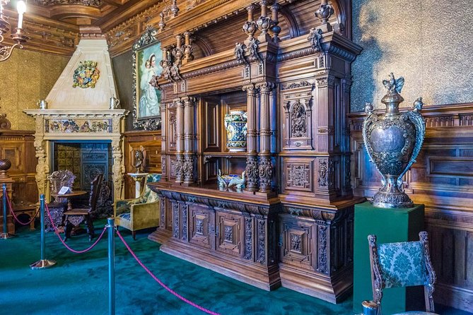 Small-Group Day Trip to Dracula's Castle, Brasov and Peles Castle - What the guides add to the day