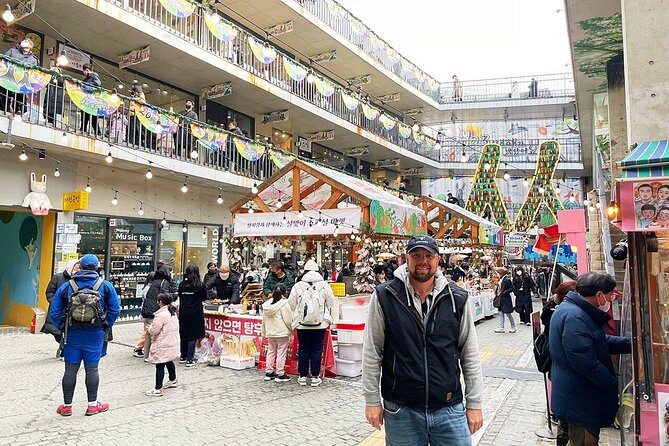 Small-Group Royal Palace and Seoul City Tour (hotel pick-up) - Insadong: lunch and traditional Seoul shopping
