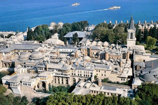 Small-Group Topkapi Palace and Harem Tour with Tickets - Entering Topkapi Palace and its four-century story