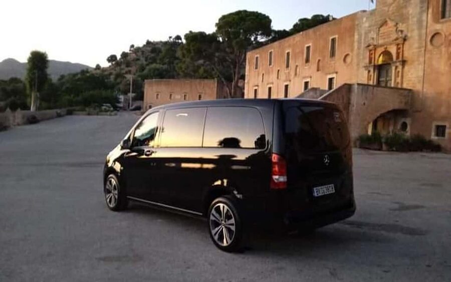 Souda Bay: Private Day Trip Tour to Knossos Palace - The private Mercedes ride and pickup choices