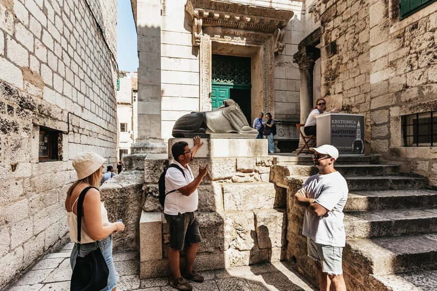 Split: Diocletian Palace & Old Town Guided Walking Tour - The Peristyle and the emperor’s private spaces