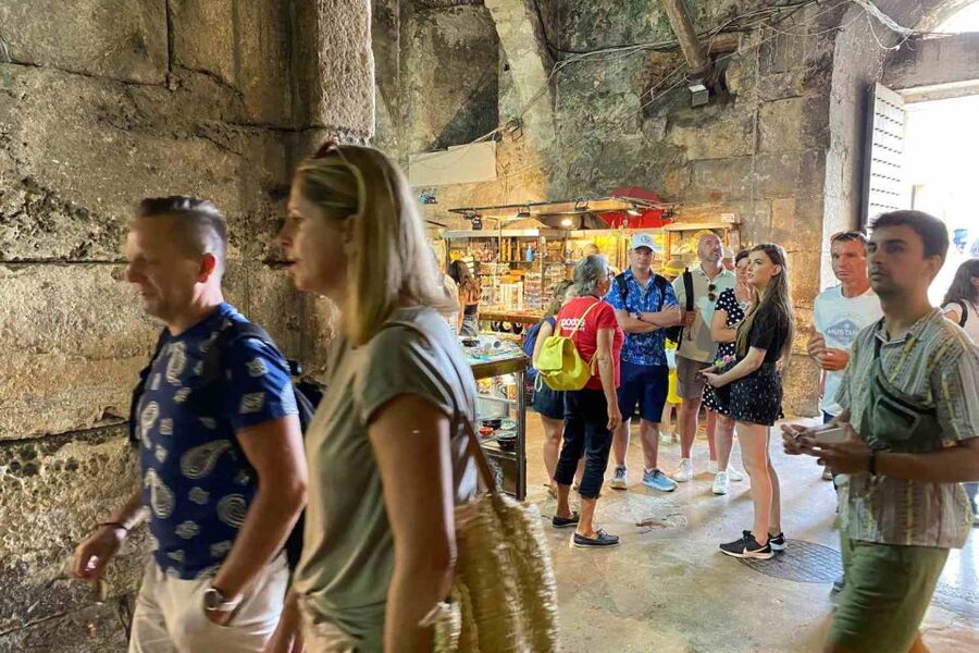 Split: Diocletian Palace & Old Town Guided Walking Tour - What the guides add to a short tour