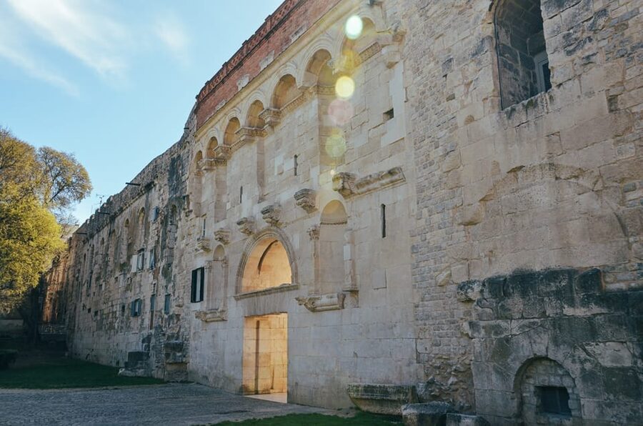 Split: Diocletian's Palace Private walking tour - Starting at the bronze model on the Riva