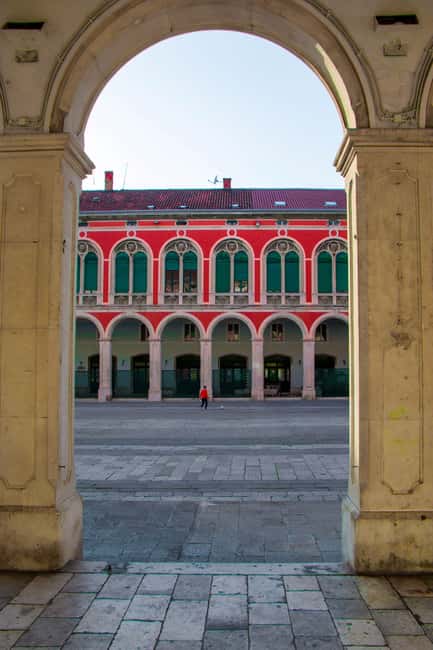 Split: Jewish Heritage & Diocletian's Palace Walking Tour - Jupiter’s Temple and Grgur Ninski