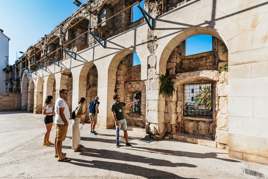 Split: Old Town and Diocletian Palace Walking Tour - Choosing between the 90-minute walk and longer options