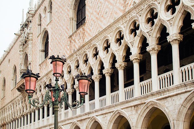 St Mark's Basilica & Doge's Palace with Secret Passages Access - Timing, meeting point, and the heat factor