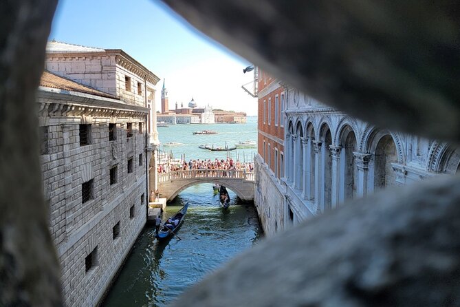St Mark's, Doge's Palace, with Murano and Burano & Gondola Ride - Guides make the difference