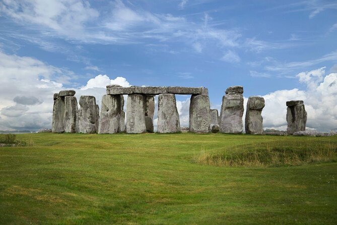 Stonehenge, Windsor Castle and Bath with Pub Lunch in Lacock - Key points at a glance