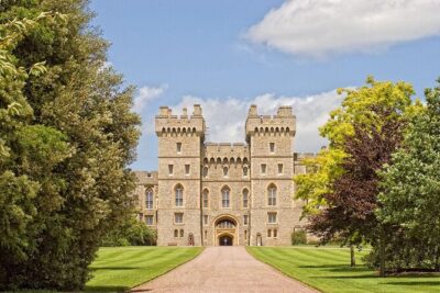 Stonehenge, Windsor Castle and Bath with Pub Lunch in Lacock
