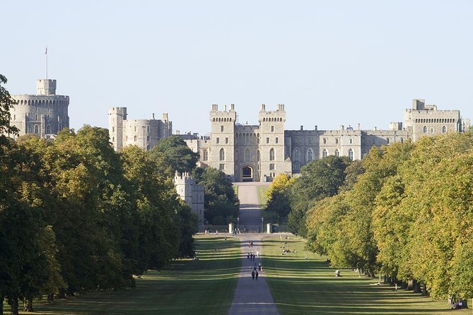 Stonehenge, Windsor Castle and Bath with Pub Lunch in Lacock - Who should book this tour?