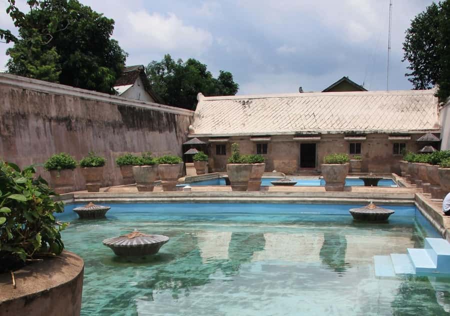Sultan Palace, Prambanan Temple and Water Castle Guide Tour - The Sultan’s Palace and Yogyakarta’s royal center
