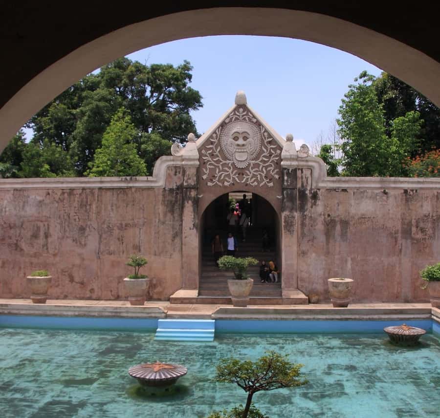 Sultan Palace, Prambanan Temple and Water Castle Guide Tour - The drive to Prambanan and the day’s main monument
