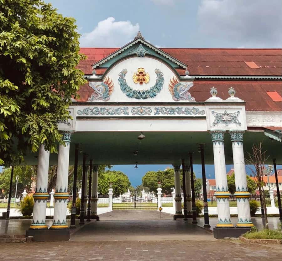 Sultan Palace, Prambanan Temple and Water Castle Guide Tour - Taman Sari Water Castle and the old bathing gardens