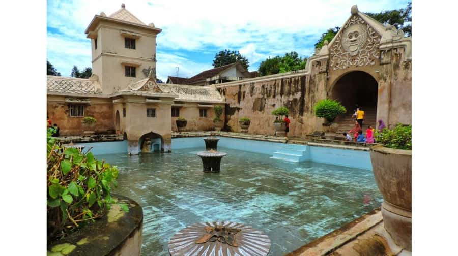 Sultan Palace, Water Castle & Prambanan Temple Guided Tour - A royal morning at Yogyakarta’s Sultan Palace