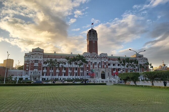 Taipei City Morning Tour with National Palace Museum entry - Martyrs’ Shrine and the changing guard