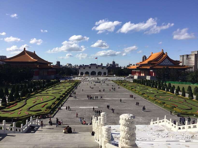 Taipei: Morning City Tour with National Palace Museum Entry - What the $40 Price Includes