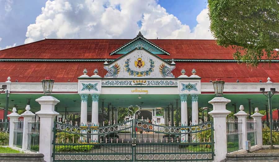 Taman sari water castle, sultan palace & local food tasting - Walking to Taman Sari Water Castle