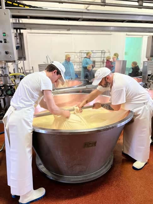 The Art of Parmigiano Reggiano & Aged Balsamic Vinegar - Three ages of cheese make the tasting worthwhile