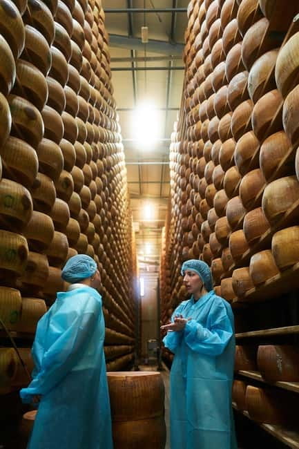 The Art of Parmigiano Reggiano & Aged Balsamic Vinegar - Why the small group and guides matter