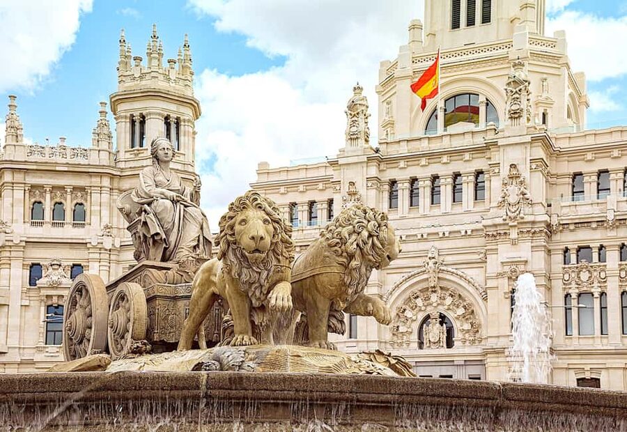 The Most Complete Tour of Madrid: Austrias, Cathedral, Palace - Local Guides - Starting at Puerta del Sol with Madrid at your feet