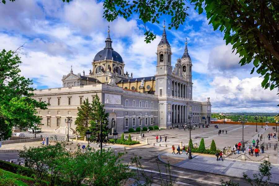 The Most Complete Tour of Madrid: Austrias, Cathedral, Palace - Local Guides - Calle de la Sal and the city’s small details