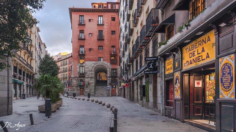 The Most Complete Tour of Madrid: Austrias, Cathedral, Palace - Local Guides - Plaza de la Villa and medieval Madrid