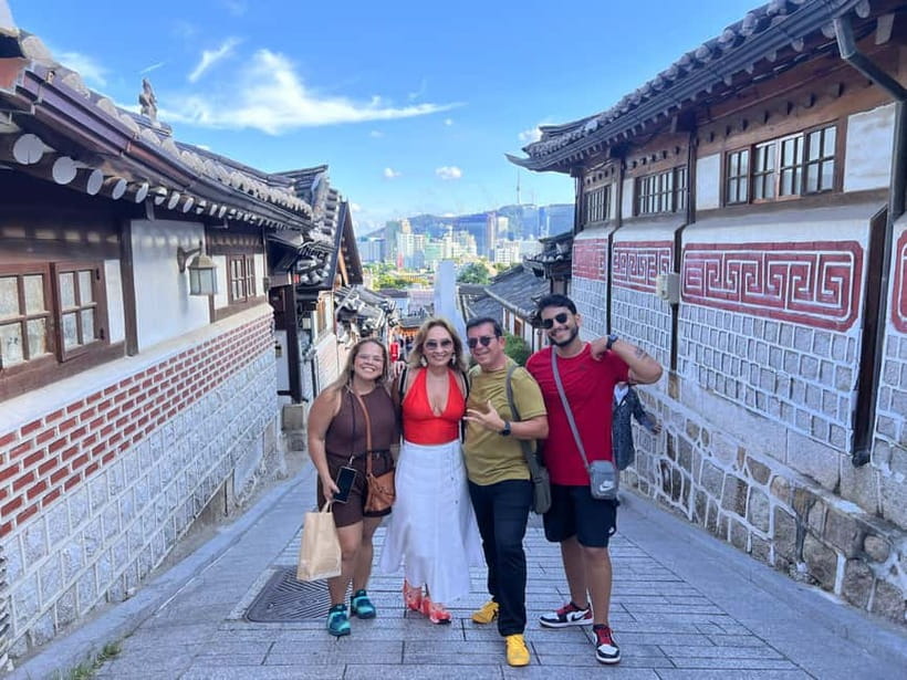 Time Travel in Seoul: Gyeongbokgung, Folk Museum & Bukchon - Gyeongbokgung Palace: Seoul’s grand royal opening