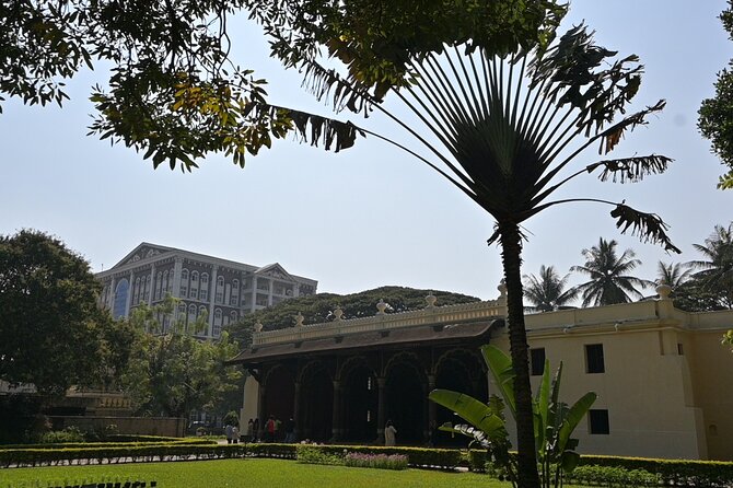 Tipu Palace + Koté Vishnu + Fort + KR Market + Jain Temple = Bengaluru Pété Walk - Bengaluru Fort and the small surviving fragment