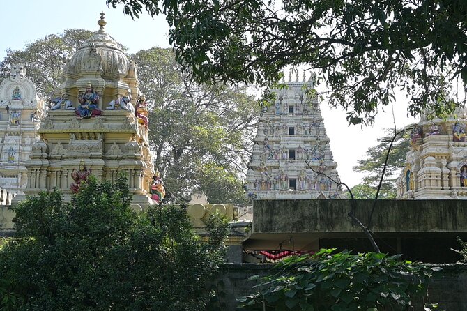 Tipu Palace + Koté Vishnu + Fort + KR Market + Jain Temple = Bengaluru Pété Walk - KR Market, where Bengaluru turns up the volume