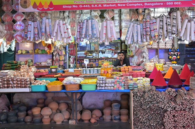 Tipu Palace + Koté Vishnu + Fort + KR Market + Jain Temple = Bengaluru Pété Walk - The Jain temple and a quieter final stop