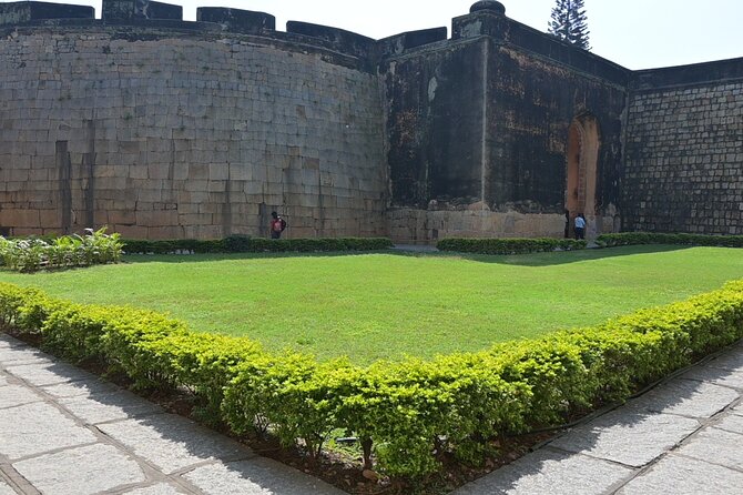Tipu Palace + Koté Vishnu + Fort + KR Market + Jain Temple = Bengaluru Pété Walk - Morning or afternoon, and what to wear