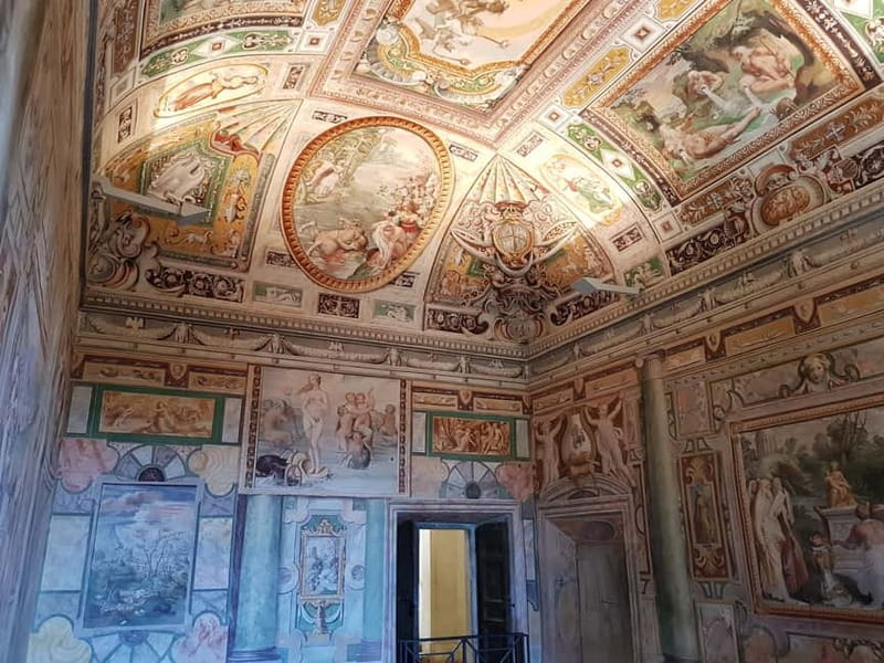 Tivoli: Skip the Line Ticket to Villa d'Este - The villa rooms and frescoed interiors