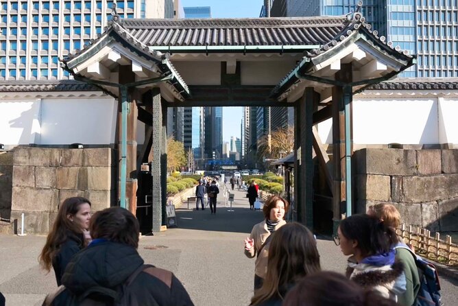 Tokyo Castle, Imperial Palace, Shogun & Garden Walking Tour - Ninomaru Garden and the quieter side of central Tokyo