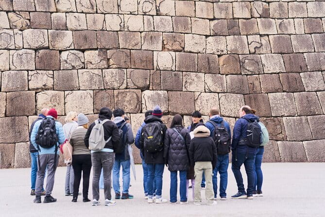 Tokyo Castle & Imperial PalaceーShogun Walking Tour - The Imperial Palace connects Edo rule with Japan today